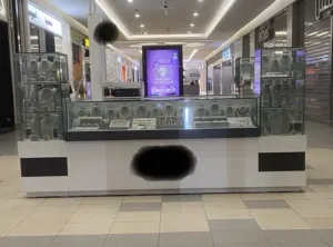 كشك عرض 8 قطع نظيف جداً