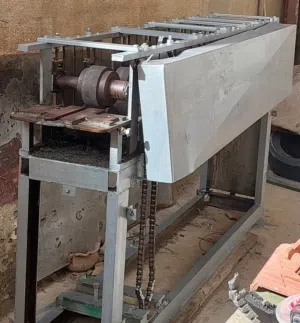 جهاز درفلة 8 مراحل لعمل زوايا الحديد عليه جهاز الماني 5 حصان مع جير سرعات  الارتفاع 120 سم العرض 2 م