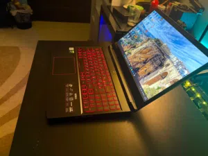 Acer Nitro 5 (AN515-55) شبه جديد ونظيف جداً بمواصفات ممتازة
