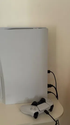 سوني 5 للبيع وقابل للتفاوض