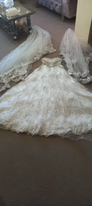 فستان عرس للبيع