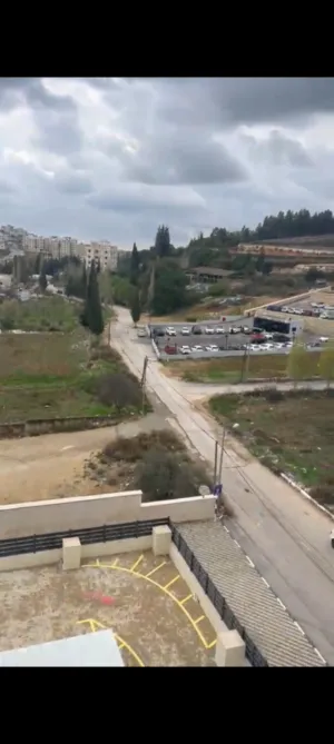 ارض للبيع في منطقه عين قنيا مساحه 950متر صالحه للبيناء تبعد عن رام الله 10 دقايق