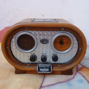 راديو قديم في حالة جيدا جدا للبيع لمن يهمه الأمر