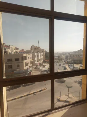 مكتب تجاري للبيع (موقع مميز من المالك مباشرة)