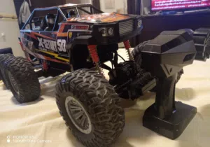 وحش الطرق الوعرة – سيارة تحكم عن بُعد 4x4 بقوة خارقة