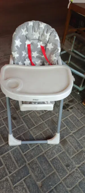 للبيع كرسي أطفال