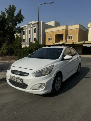 In excellent condition Hyundai accent 2016 smooth driven smooth engine just take and drive