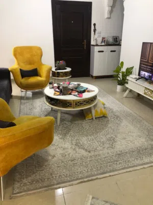 طقم طاولات و2 جانبيات خشب للبيع