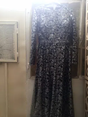 فستان لون اسود