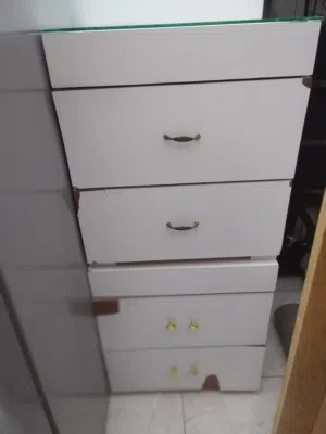 تخت مفرد كومدينا عدد 2 بحاله جيده للبيع