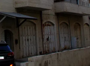 مخازن للايجار مساحة 97م وارتفاع 4.5 م في المنطقة الصناعية في مدينة البيرة