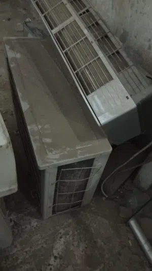 اثنين تكييف 2 طن شغالين بحاله ممتازه بدون ليات