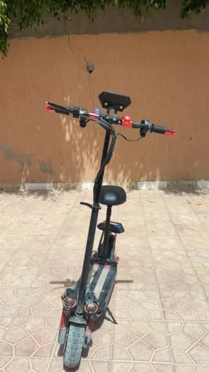 سكوتر الوحش مستعمل اسبوعين بس بسم الله ماشاءالله فيه مشكله وحده مارشا ميغيروش ، الباقي اموره مية مة