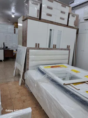 غرف نوم جديده بسعر مناسب ومعقول  كما يوجد لدينا غرف اطفال  ويوجد لدينا مراتب طبي وسوسته على حسب الطل