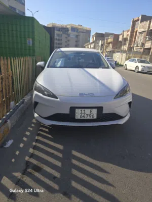 السلام عليكم BYD سيل 5  داخل ابيض 2025 مكفوله كفاله عامه ماشية 5700 الكلي رقم بغداد عنوان بغداد ملحق