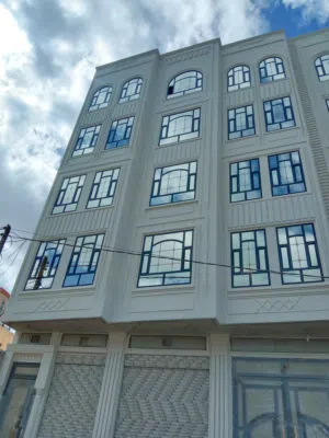 عماره للبيع حديثه في الاصبحي   اربع لبن ونص   خمسه دور وبدروم مشطب كامل تشاطيب فخامه