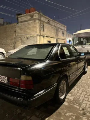 BMW 525 مسكر فانوس للبيع السعر 28$ السيارة نقصها مكينة فقط