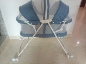 Baby stuff very good condition أغراض بيبي للبيع بحالة ممتازة