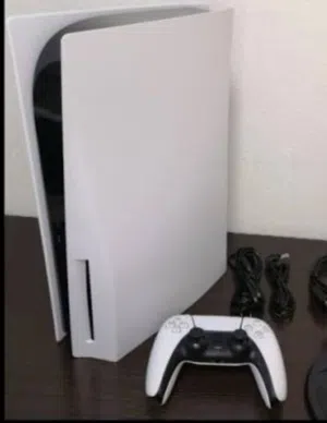 للبيع بلايستيشن 5 مع جهاز وحد