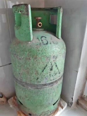 جرة غاز فيها الربع للبيع