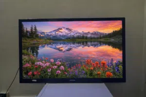 Two 43" TVs for Sale: Samsung Plasma & Nikai Smart TV تلفزيون مقاس 43 بوصة للبيع: تلفزيون سامسونج