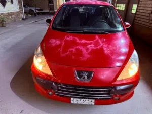 السلام عليكم سياره بيجو 307 للبيع موديل 2006 السياره كير ومحرك جديد 1600