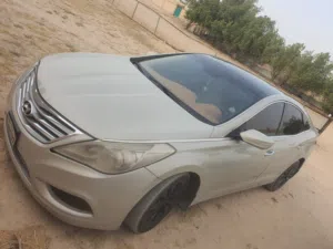 للبيع او  البدل هونداي أزيرا فل بحالة جيدة