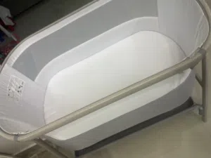 سرير اطفال يمكن اتصاله ب سرير الأم من giggles