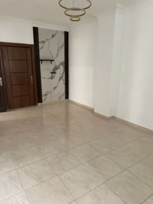 شقة للايجار مفروش وغير مفروش في موقع مميز خلف مركز الحسين للسرطان وبحانبك الجامعه الاردنيه
