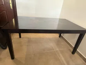 طاولة طعام للبيع لون خشبي (ضع سعرك)
