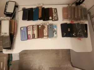 متوفر عندي 55 كفر هاتف من مختلف الانواع بحالة الوكالة