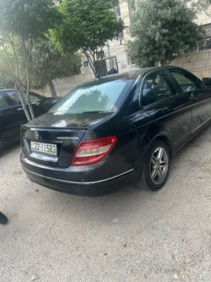 مرسيدس بنز c200 لون اسود ملوكي 1800ماتور