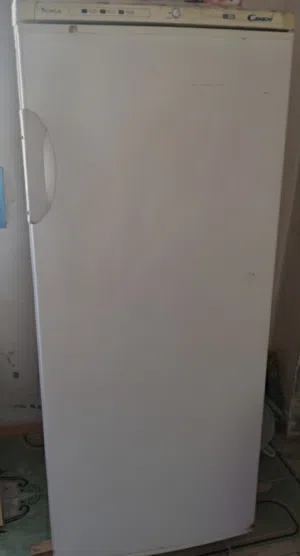 فريزر بحالة جيدة جداً