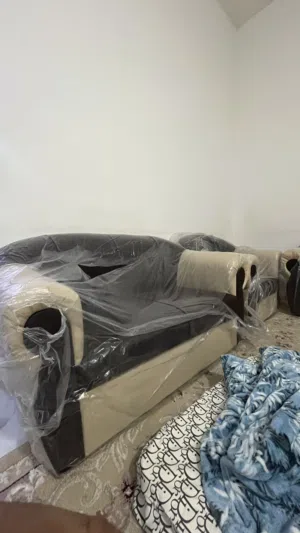 طقم كنب صالة 4 قطع جديد تماماً للبيع  Brand New 4-Piece Sofa Set - Never Used & Factory Wrapped.