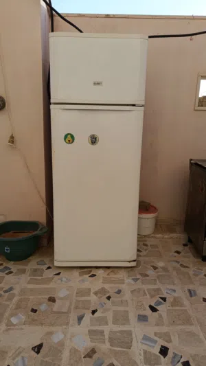 ثلاجه للبيع و غاز اربعه روس وكوشه