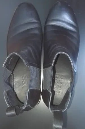 كندرة Hugo boss اصلي صناعة ايطاليا نمرة 44