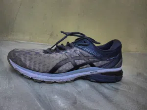 asics shoe 44 euro new orginal  1011A77 code  209aed slightly negotable with out box and sole