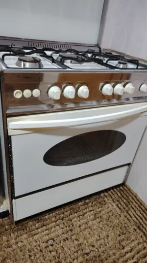 غاز للبيع مع فرن عرض 90 سم
