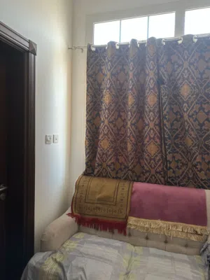 مطلوب بنت للمشاركة في سكن مع بنت في محمد بن زايد