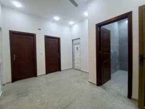 شقة ارضية (مشتمل) ديلوكس معزول للإيجار في دور النفط موقع سكني ممتاز يؤجر للعوائل فقط
