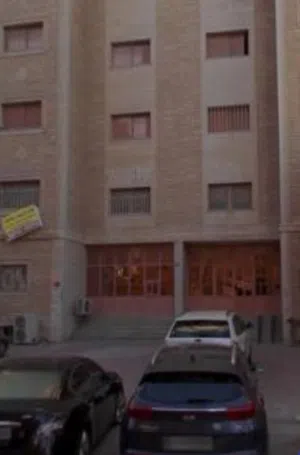 مطلوب شخص لمشاركة سكن بالفروانية
