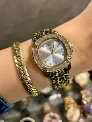 إطلالة جريئة من BURBERRY