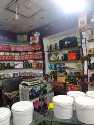 عاجل تم تخفيض السعر... ديكور محل نظيف مع ماسات وباب المنيوم