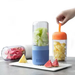 خلاط فواكة محمول من شركه vitamer العملاقة Vitamer blender very powerful with modern design