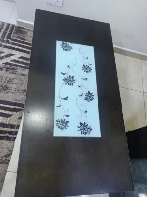 للبيع طاولة جانبية العدد 2