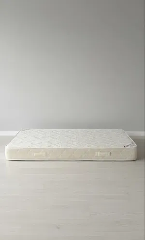 سرير مفرد مع فرشة Bed with mattress