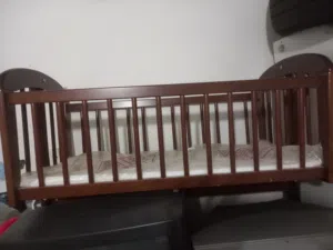 للبيع سرير اطفال بحالة الجديد