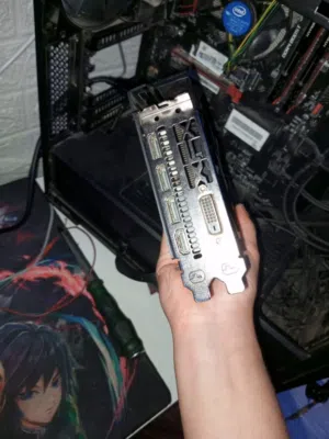 كرت شاشه AMD XFX rx580 8 vram اقرأ الوصف ضروري