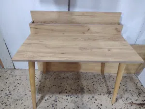 مكاتب وطاولات ورفوف ديكور غير مستعمله