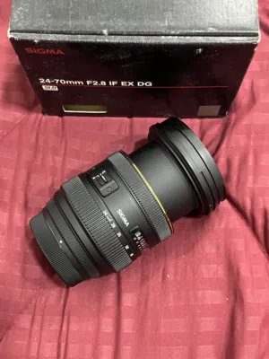 عدسة Sigma 24-70mm f/2.8 لكاميرات كانون مع الكرتون